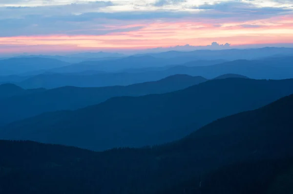 青い山のシルエット — ストック写真