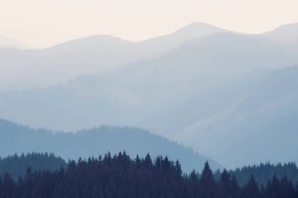 青い山のシルエット — ストック写真