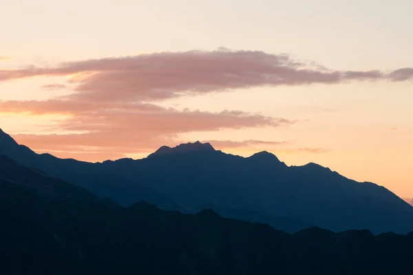 Vanilla mountain silhouettes — Stock Photo, Image