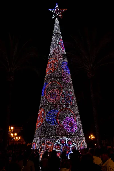 Şehirde Noel ağacı