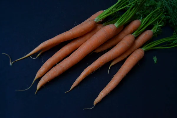 Сладкая Свежая Органическая Морковь Тёмном Фоне Здоровое Натуральное Питание — стоковое фото