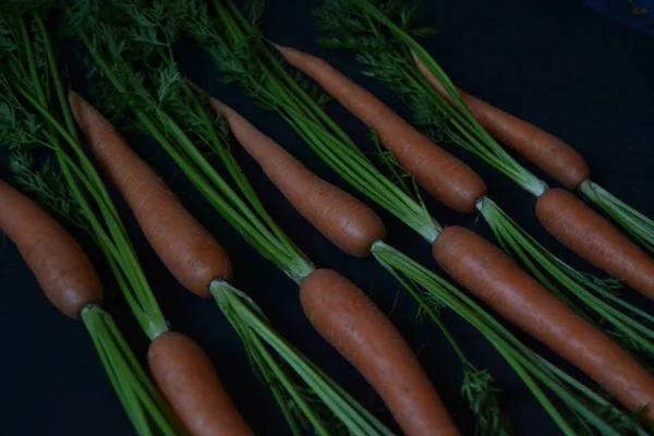 Сладкая Свежая Органическая Морковь Тёмном Фоне Здоровое Натуральное Питание — стоковое фото