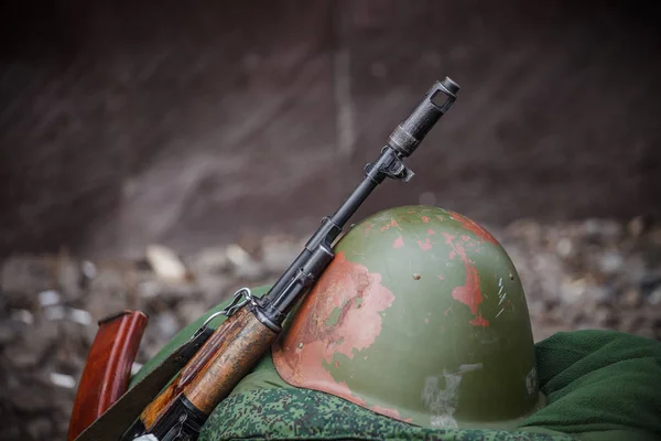 Kalashnikov 소총과 — 스톡 사진