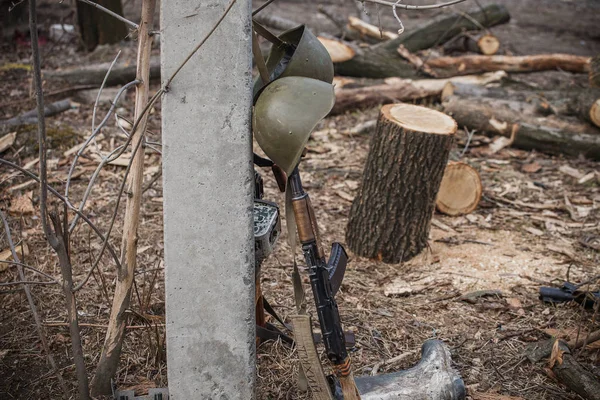 Kalashnikov Rifle Asalto Casco Del Ejército — Foto de Stock