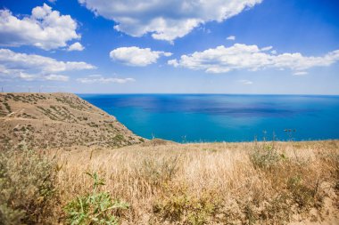 Kırım Dağları arka planda siyah se