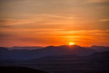 Gün batımında Kırım Dağları