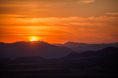 Gün batımında Kırım Dağları
