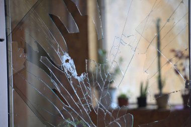 Donets Havzası içinde mücadele sırasında kırık camlar