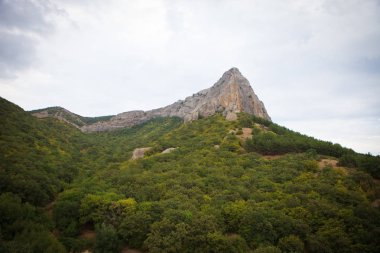 Dağ tepe Kırım tepeler arasında