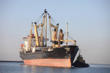 Kargo gemisi gemi-tugs doğrudan.