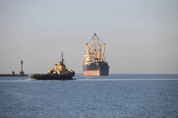 Сухе Вантажне Судно Наближається Причалу Морського Порту — стокове фото