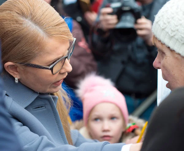 Başkan adayı Yulia Timoşenko seçmenler ile tanışmak portresi. Ukrayna. Chuguev. Kharkov bölge. 17 Mart 2019
