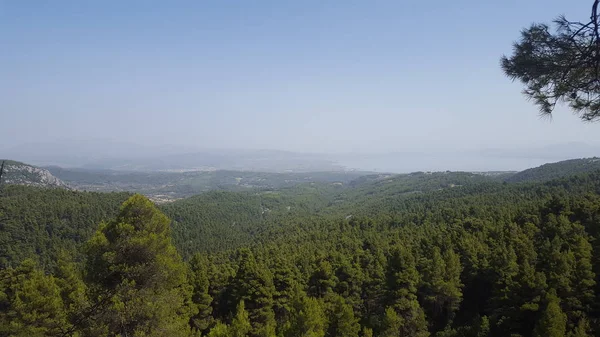 Güzel tepeler ve ağaçlar Valley manzara. Europe Akdeniz Yunanistan seyahat hedef,
