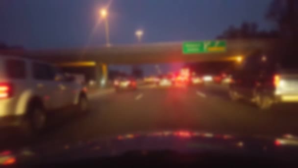 Guidare Attraverso Traffico Interstatale Pesante Autostrada Notte Con Effetto Sfocatura — Video Stock