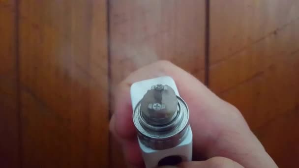 Vape Mod は電子液体 ジュースを気化する Rba Rda コイルと綿蒸気トレイル — ストック動画