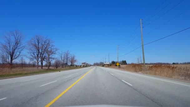 Conducir Por Camino Rural Largo Tierras Agrícolas Durante Día Primavera — Vídeo de stock