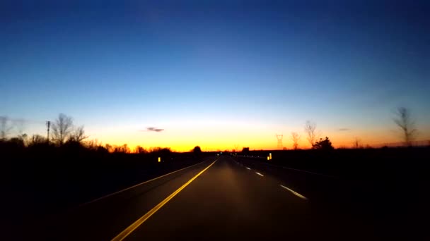 Rijden Landelijke Platteland Snelweg Tijdens Zonsopgang Bestuurders Standpunt Pov Terwijl — Stockvideo