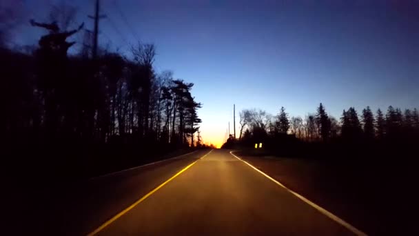 Gün Doğumu Sırasında Kırsal Kırsal Yol Sürüş Sabah Erken Ufukta — Stok video