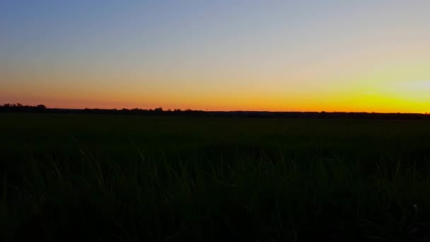 Beautiful Rural Countryside Landscape Sunset Camera Panning Scenic Country Scene — Stock Video
