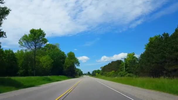 Dirigir Campo Rural Durante Brilhante Dia Verão Ponto Vista Motorista — Vídeo de Stock