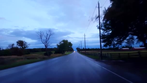 Landläufig Nasse Straße Bei Bewölktem Himmel Tag Fahrersicht Nach Dunklem — Stockvideo
