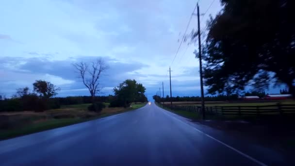 Conduite Campagne Rurale Route Humide Sous Ciel Nuageux Couvert Dans — Video