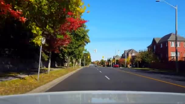 Hátsó Nézet Hátsó Autóvezetés Végig Úton Nappal Car Point View — Stock videók