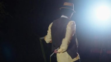 Hokkabaz Diabolo ile Oynuyor