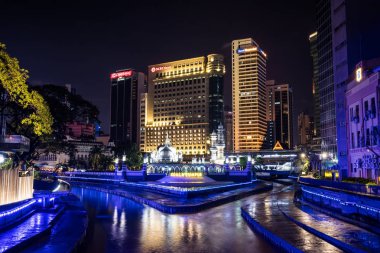 Kuala Lumpur - 9 Ekim 2018: görünüm Masjid Jamek geceleri.