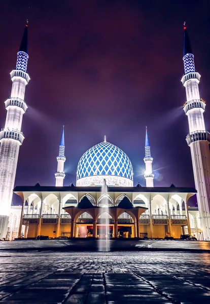 Shah Alam - 11 Temmuz 2018: Sultanahmet Camii gece görünümü