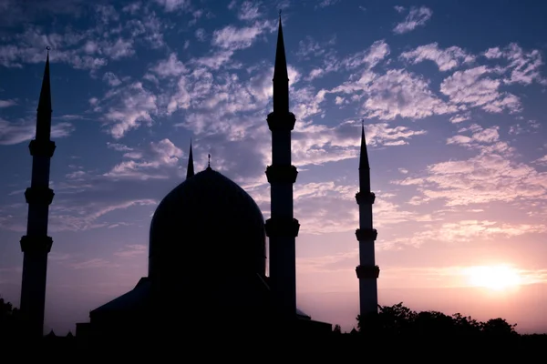 Σιλουέτα Του Μπλε Τζαμιού Όμορφο Ουρανό Κατά Την Ανατολή Του — Φωτογραφία Αρχείου