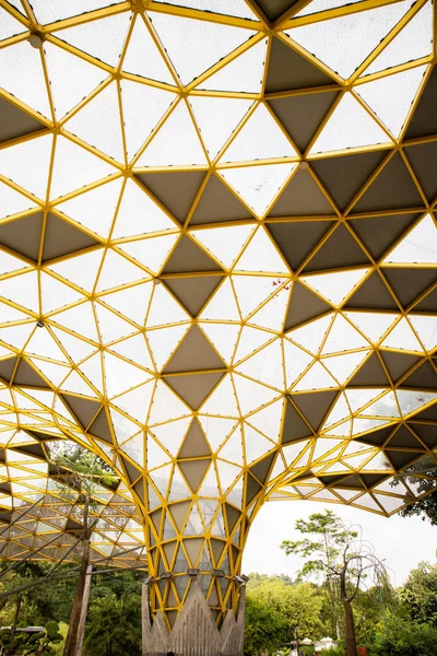 Çardağın Perdana Botanik Bahçesi Kuala Lumpur güzel geometrik desen.
