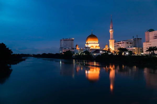 Klang Πόλη Προκυμαία Αντανάκλαση Στον Ποταμό Κατά Διάρκεια Της Μπλε — Φωτογραφία Αρχείου