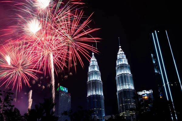 Klcc havai fişek ile yeni yıl kutlama