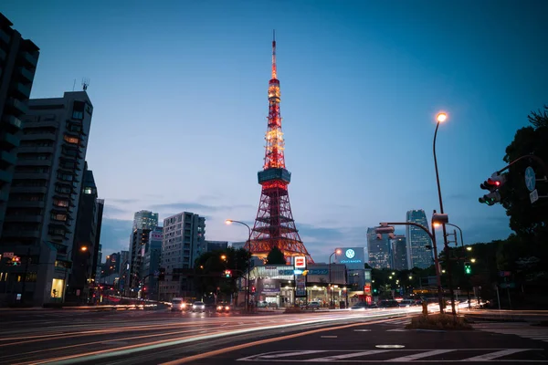 Tokyo Tower view during twilight with traffic light trail. — Stock Photo, Image