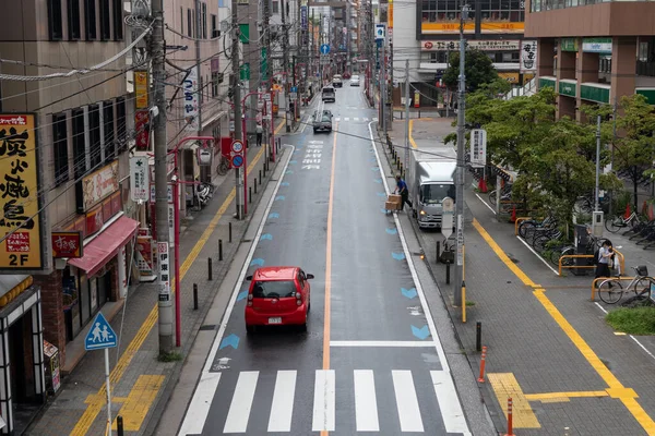 KASHIMADA, KAWASAKI - 23 Temmuz 2020: Yağmurdan sonra Japonya 'nın küçük bir kasabasında tipik sabah manzarası.
