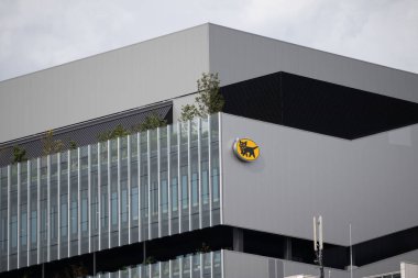 TOKYO, Japonya - 15 Eylül 2020: Shinagawa 'daki YAMATO KURONEKO binası