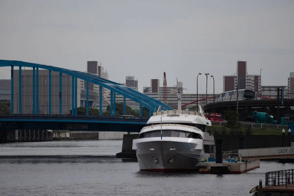 Tokyo Japan Września 2020 Boat Ancoring Porcie Shinagawa — Zdjęcie stockowe