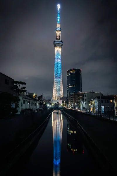 Tokyo Skytree Tower Oświetlenie Nocy Odbiciem Rzece — Zdjęcie stockowe