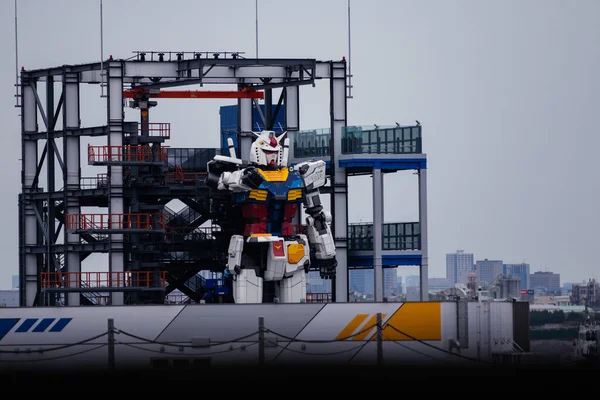 Gerçek boyutta Gundam, Yokohama 'daki Gundam Fabrikası' nda zimmete geçirildi..