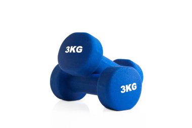 beyaz bir arka plan üzerinde izole mavi dumbbells çifti 3kg.