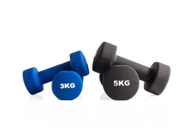 beyaz bir arka plan üzerinde izole 3 kg ve 5 kg spor salonu halter.