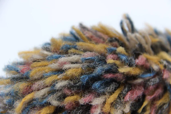 Kirli toz bezinin dokusu beyaz arka planda izole edilmiş. ev temizlik araçları