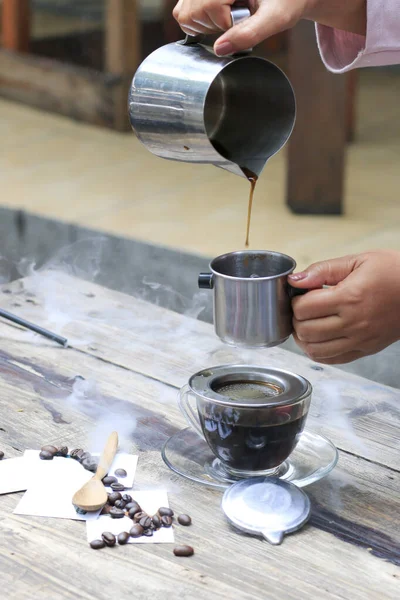 Eine Tasse Vietnamesischen Kaffees Auf Einem Hölzernen Cafétisch Weicher Kaffee — Stockfoto