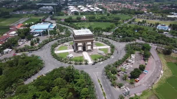 Luftaufnahme Des Wahrzeichens Der Stadt Kediri Das Denkmal Der Gumul — Stockvideo
