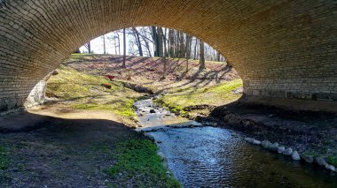 Köprünün altından çok su akışı.