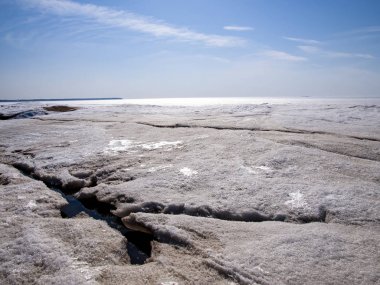 Finlandiya Körfezi'nde ezilmiş buz. Saint-Petersburg bölgesi. Rusya.