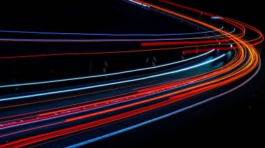 Geceleri arabaların ışıkları