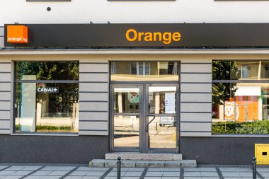 Czestochowa, Polonya - 02 / 08 / 2020 - Czestochowa 'daki Portakal mobil ağ galerisi