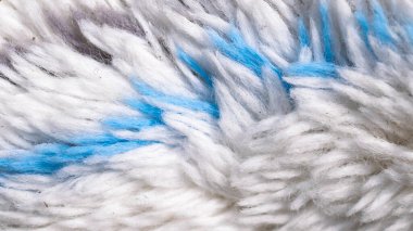 Yıkanmak için beyaz ve mavi paspas